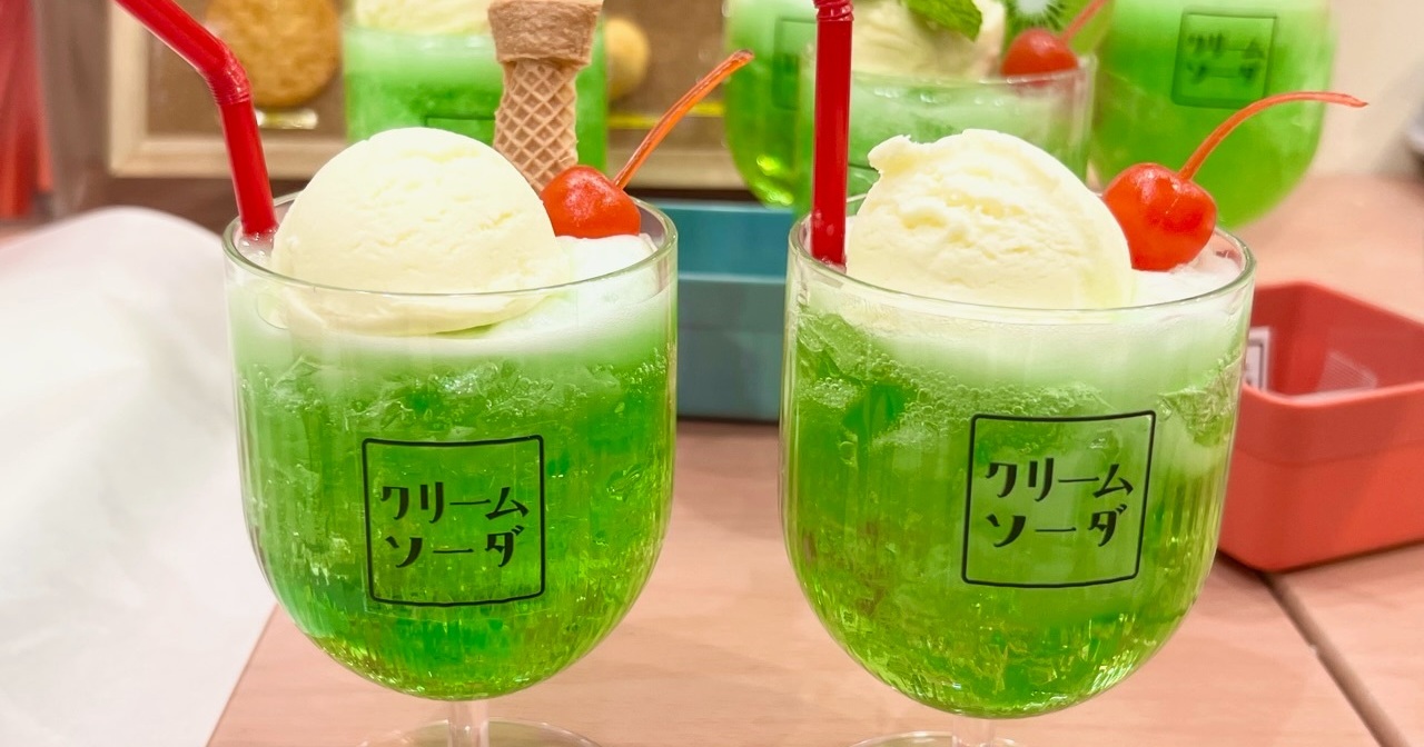 食品サンプル まいづる 実物大 メロンソーダ チェリー入り グラス付き 東京ソラマチ】食品サンプル作りで本物と偽物！？を楽しむソラマチ