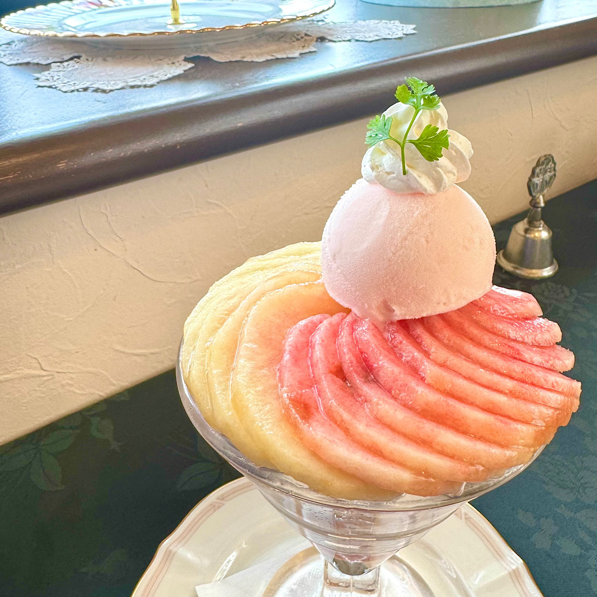 【富山】美しすぎる桃パフェ🍑紅茶専門店のパフェ・ガレットをご紹介《TEAROOM 茶円》