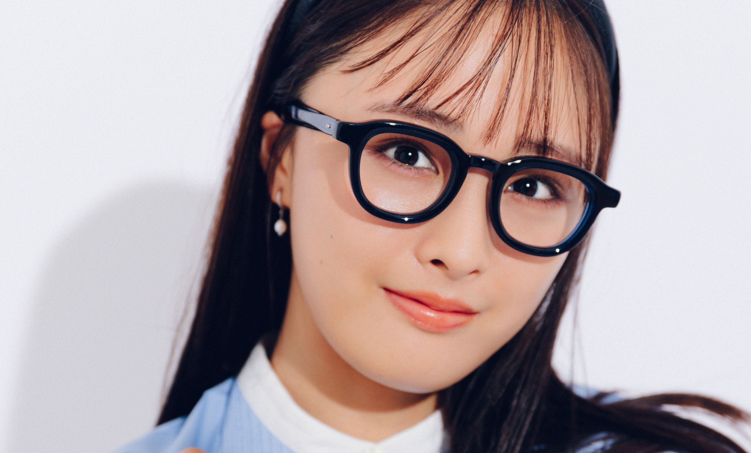 【大友花恋の通勤コーデ】レディなスカートはシャープな印象のシャツでバランスよく