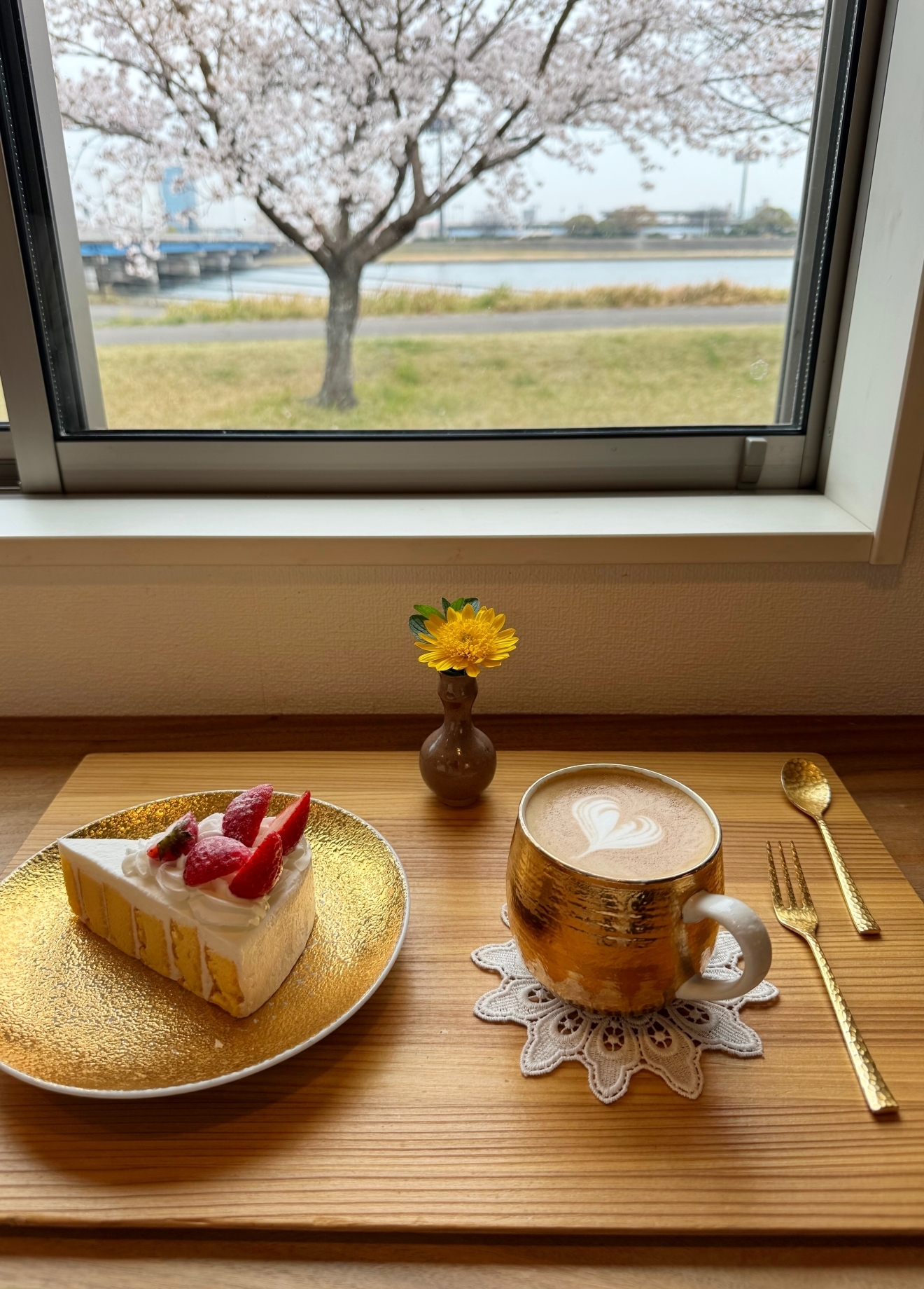 【MORE JAPAN】＃雰囲気のいい「おしゃれカフェ」特集