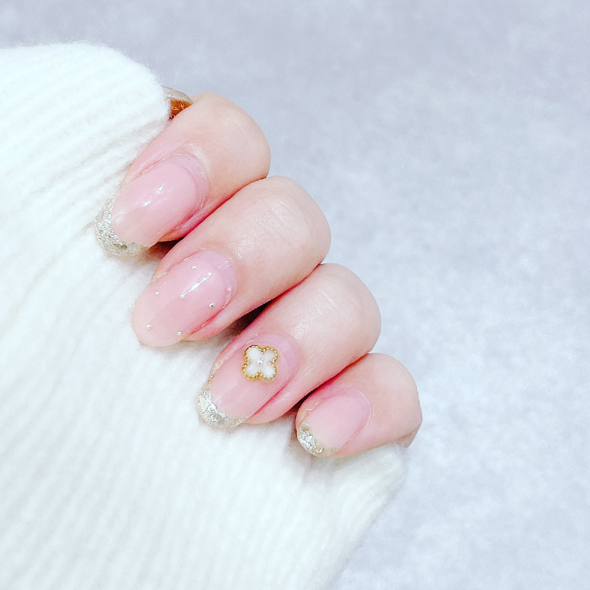 【クリスマスネイル3選 | 2023✨】華やかで大人可愛い💐♡ホリデーシーズンにピッタリのデザインをご紹介♡(est nail 銀座店)