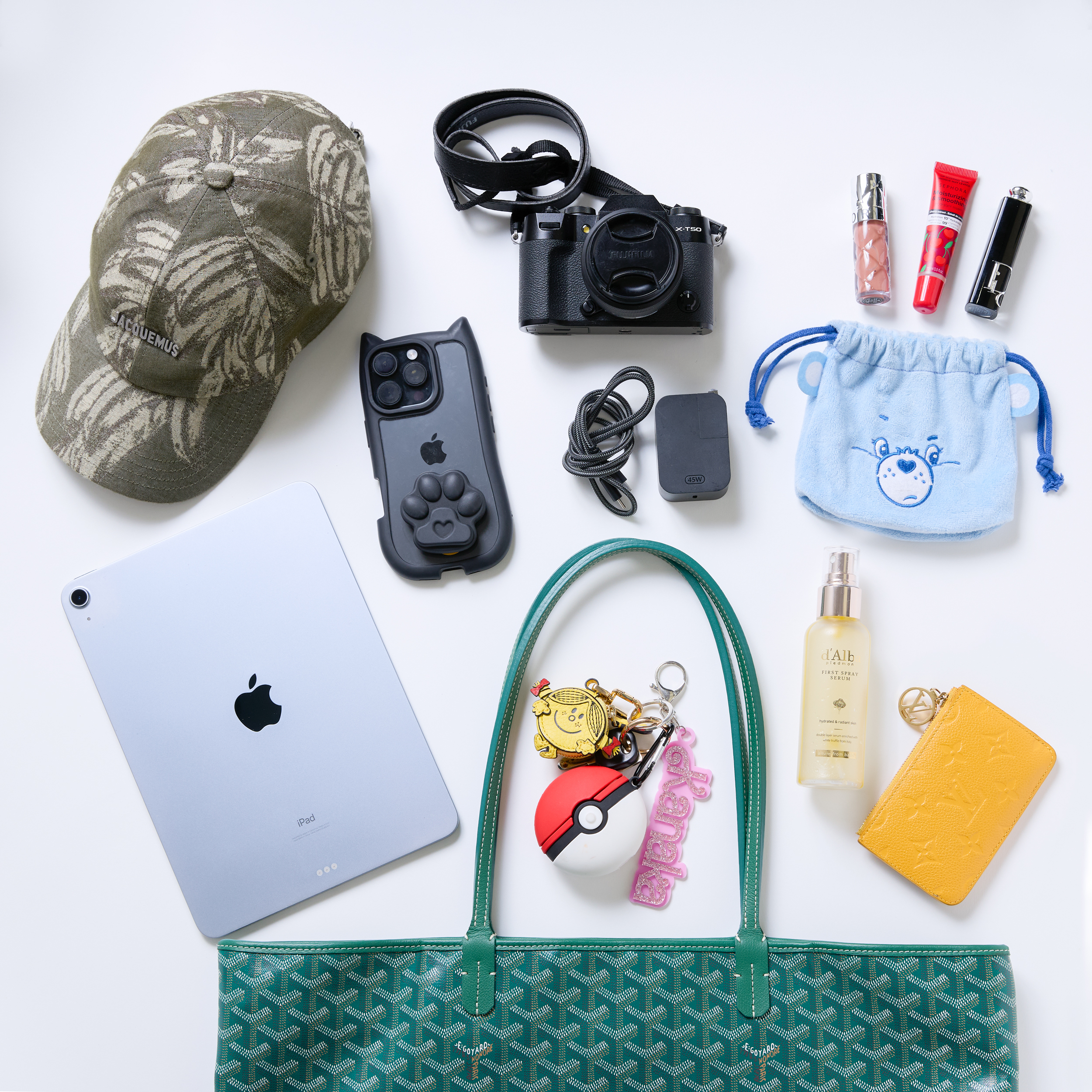 【お仕事バッグの中身】Netflix『オフライン ラブ』でおなじみ! KANAKAさんの愛用品を大公開!