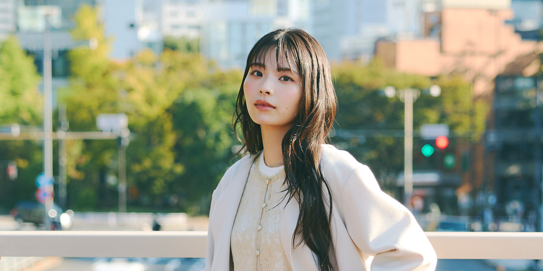 【川口ゆりな】コーディガンにレースブラウスを仕込みコーデを上品に、華やかに！