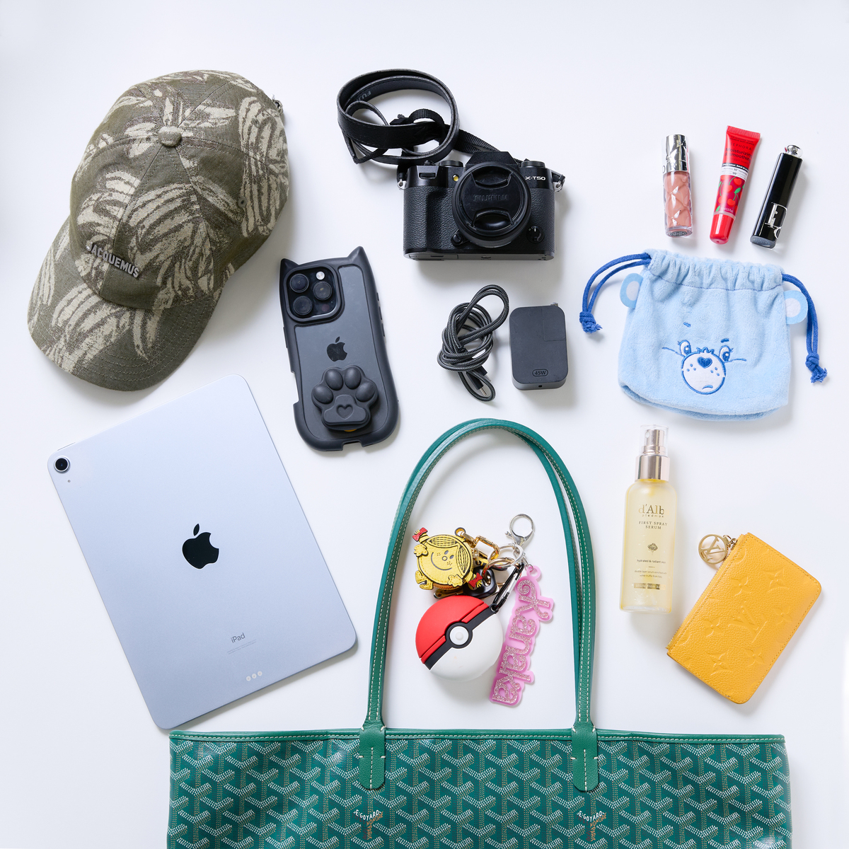 【お仕事バッグの中身】Netflix『オフライン ラブ』でおなじみ！　KANAKAさんの愛用品を大公開！