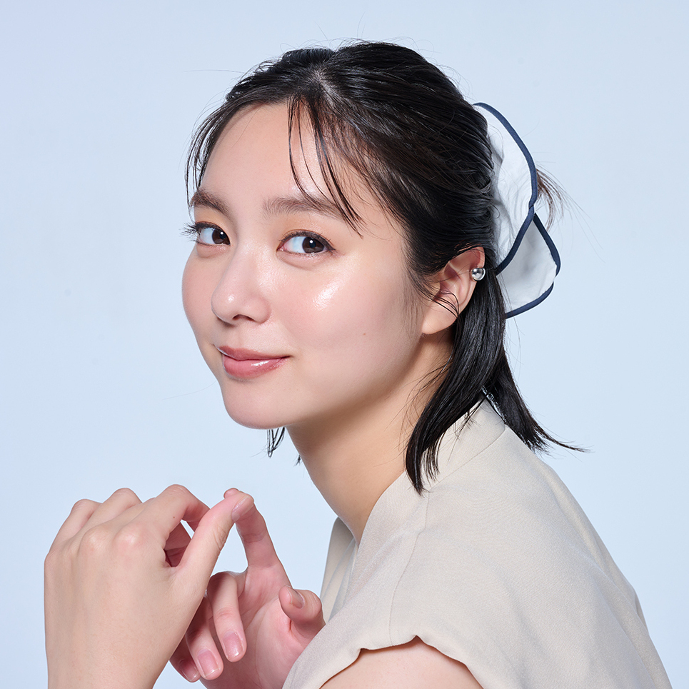 【雨の日ヘアアレンジ】ハーフアップおだんごアレンジは大きめシュシュで華やかに！