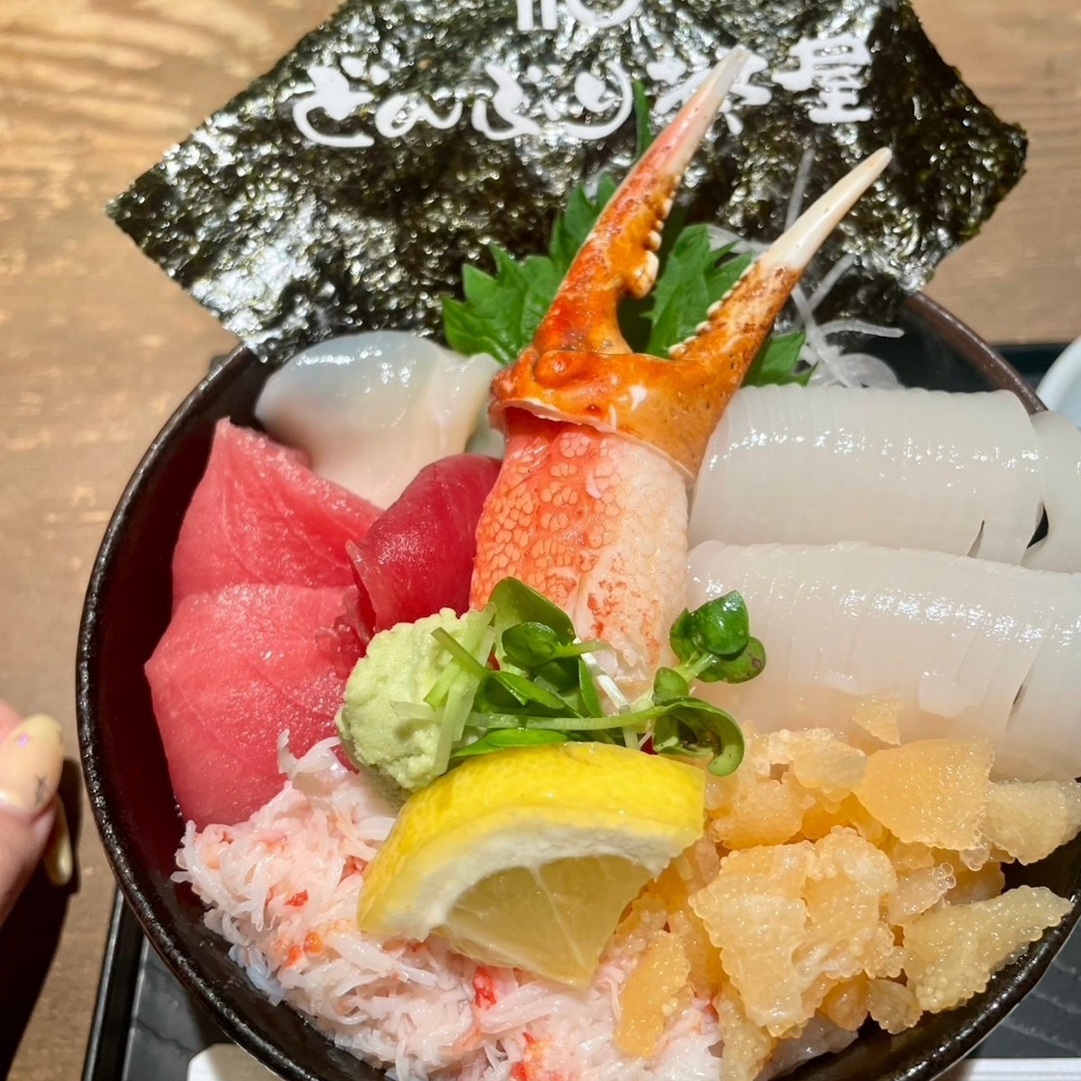 【新千歳空港】札幌二条市場の人気店「どんぶり茶屋」北海道の海鮮が詰まった『海原丼』が豪華すぎる！