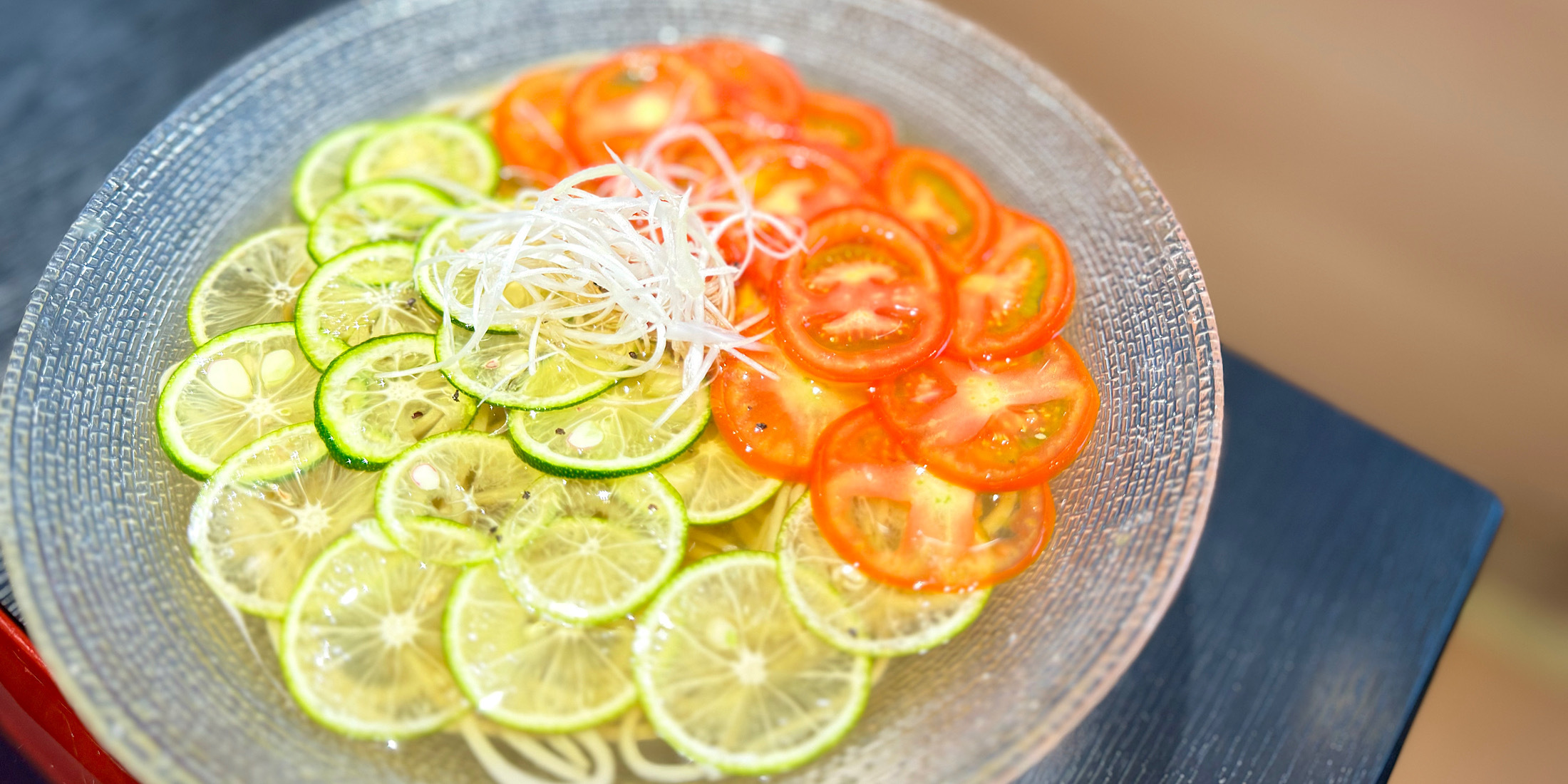 【福井】キラキラ輝く夏の涼麺✨すだち×トマトの冷たいおそば《蕎麦やすたけ》