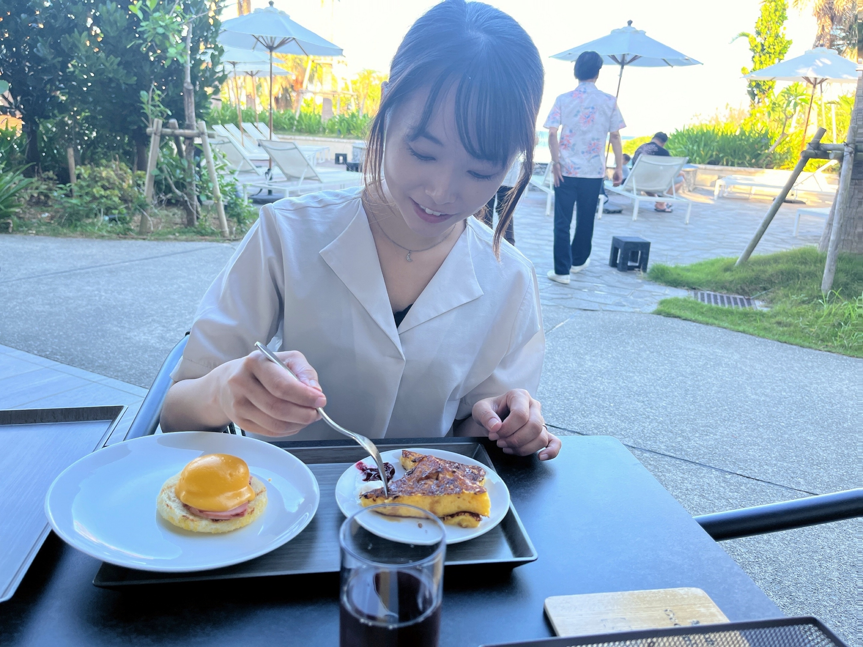 クリックでトリミング テラス席で朝食タイム