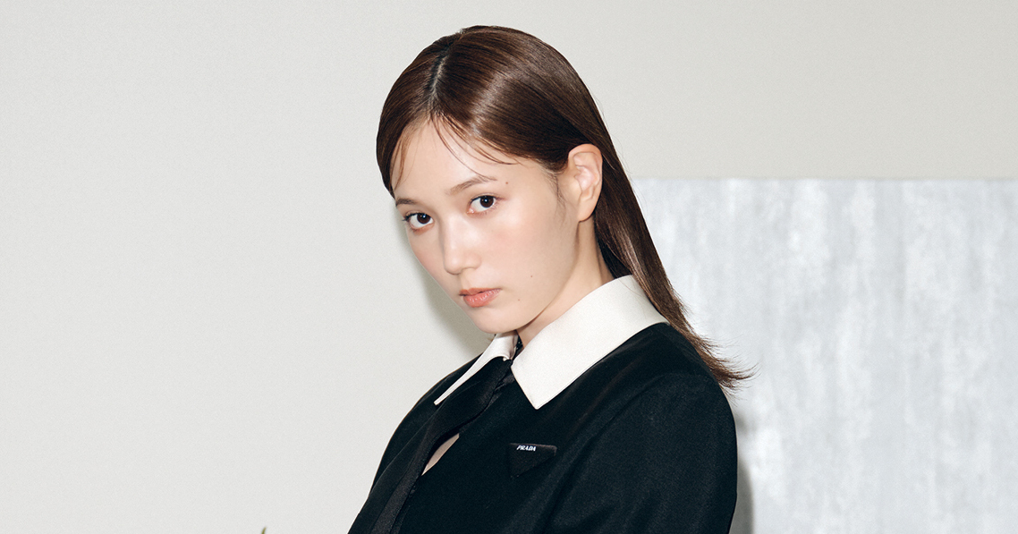 本田翼、クールでシックなモノトーンの『プラダ』はデザインに