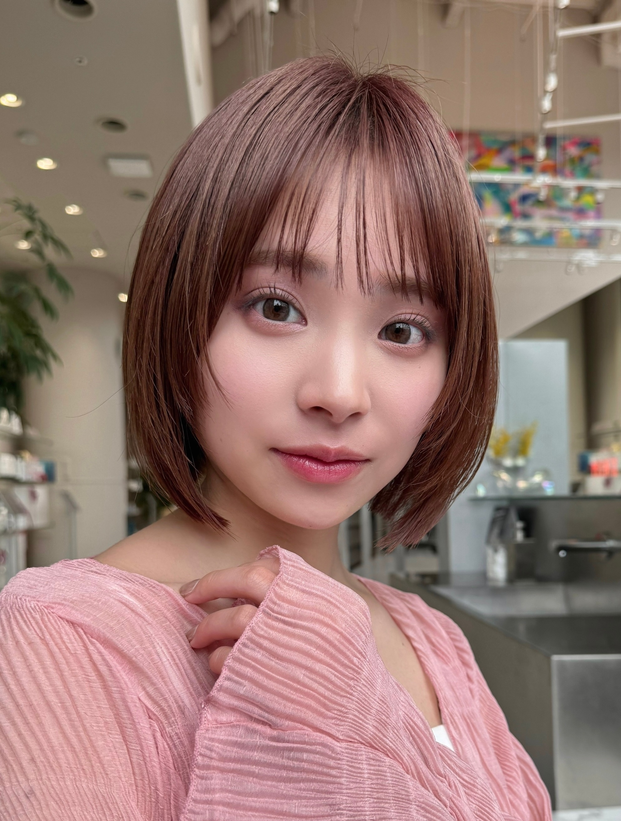 夏にぴったり！ ピンクベージュの軽やかボブ【ショート&ボブ ヘア連載】