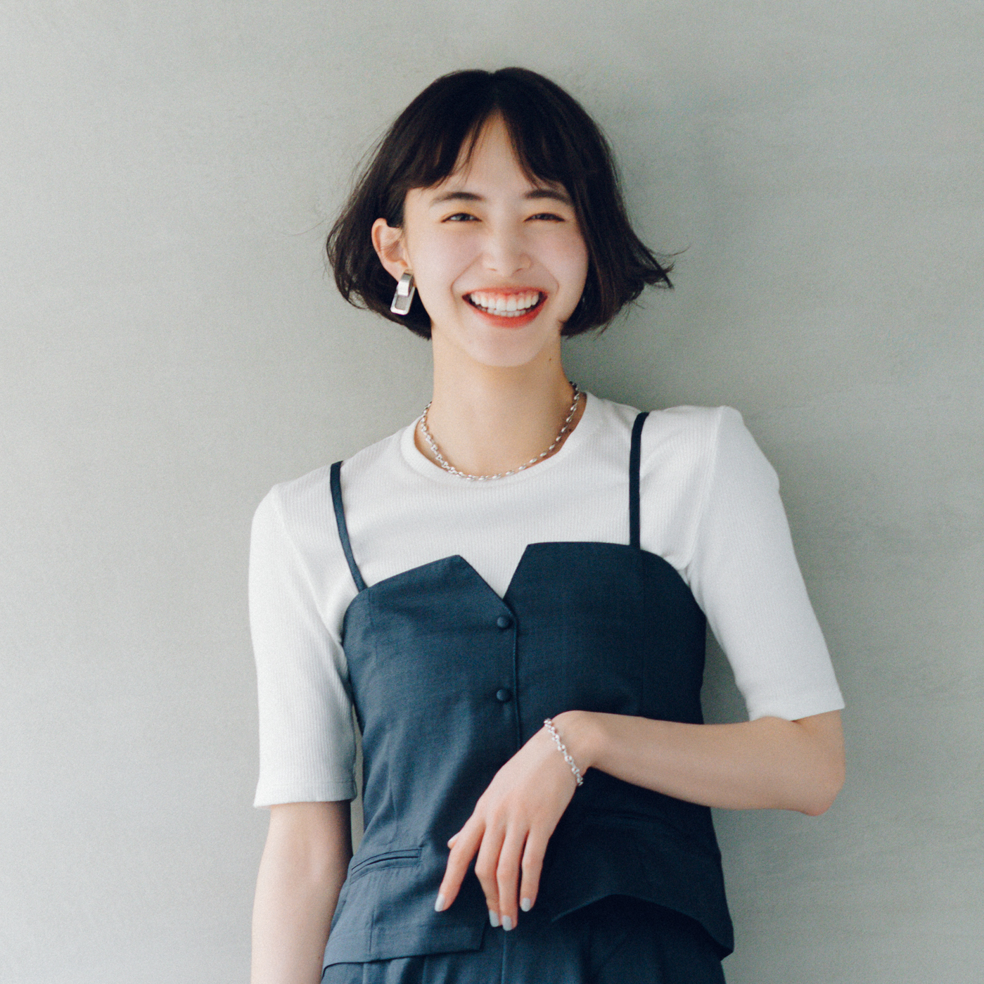 【井桁弘恵の通勤コーデ】夏中着回せるリネンライクなセットアップが頼れる