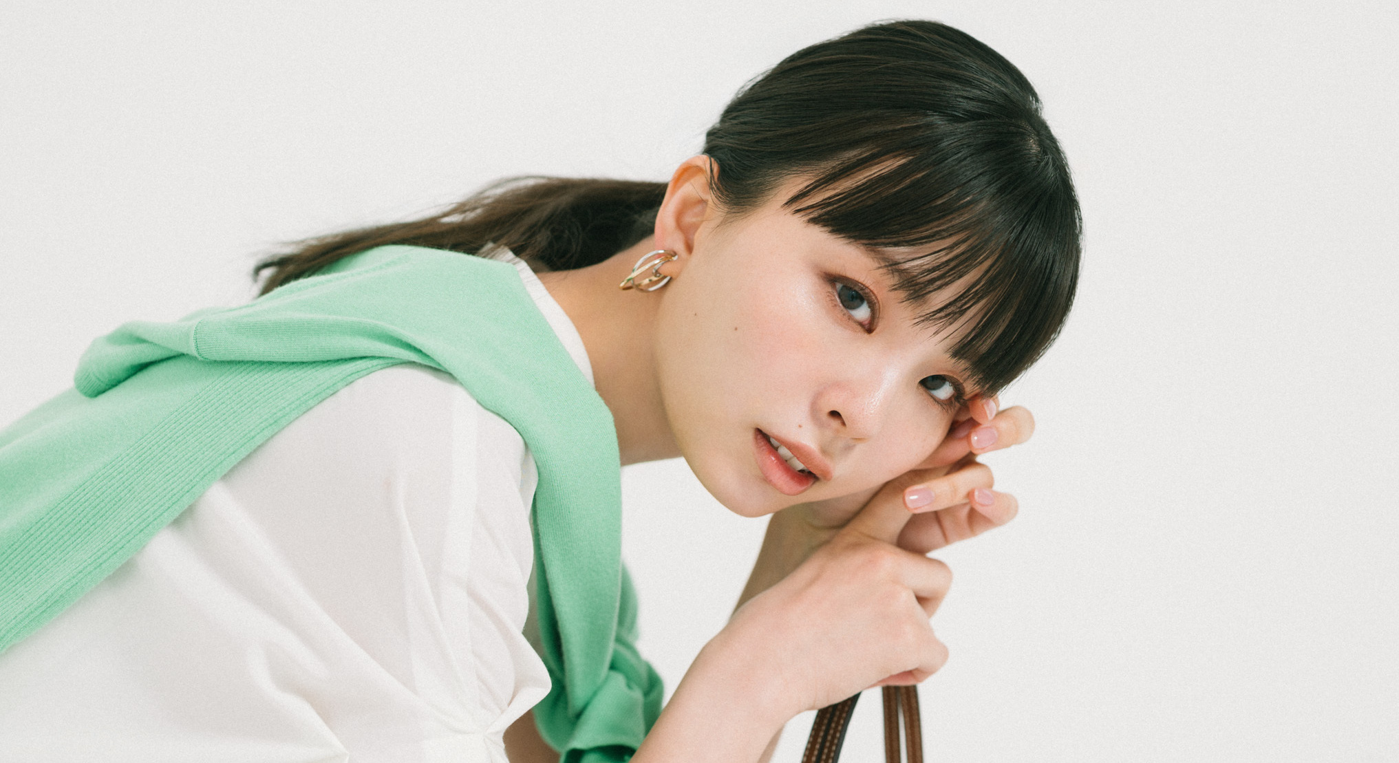 【川口ゆりなの通勤コーデ】“きれいめ”を意識すればハーフパンツ通勤もOK