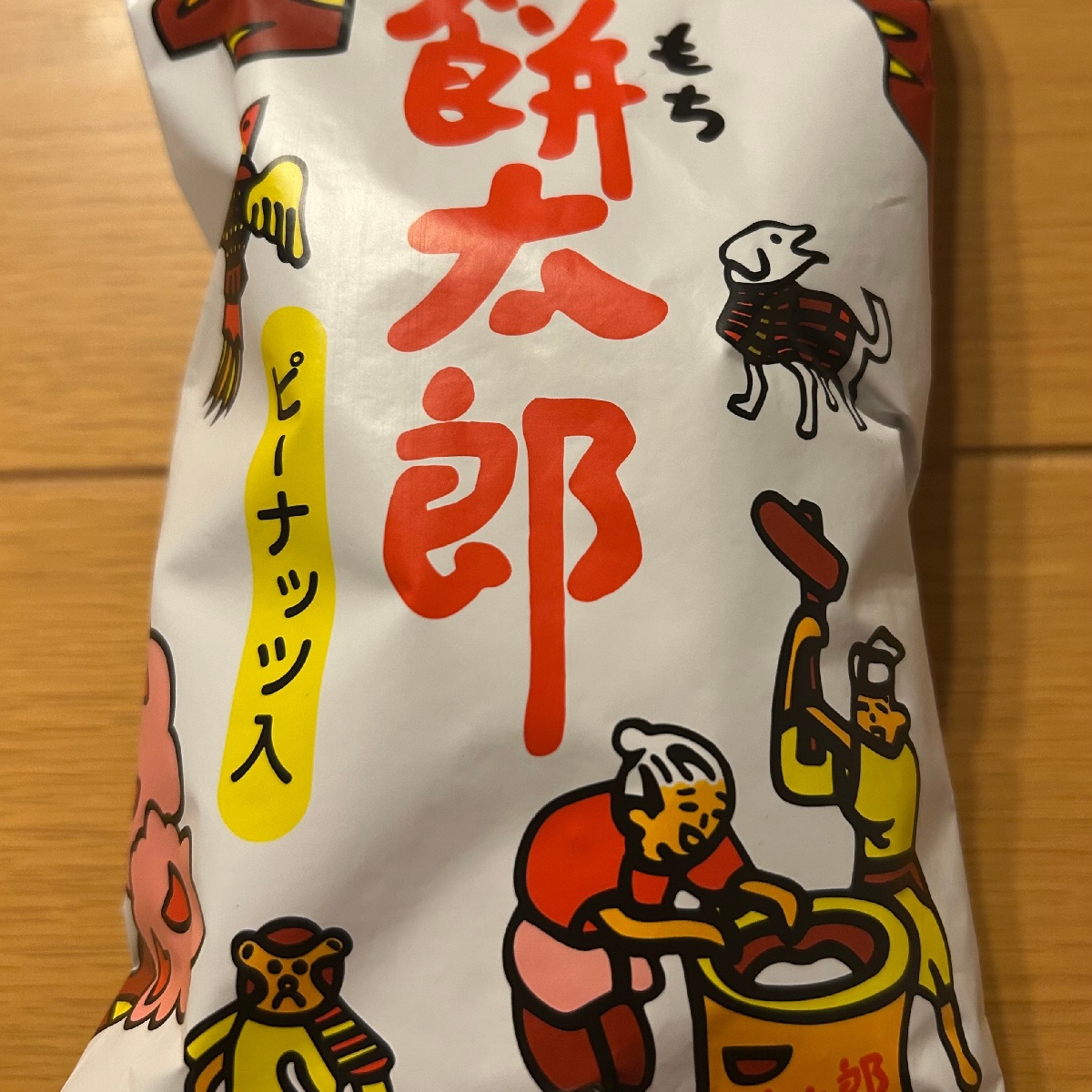 みんな覚えてる！？昔懐かし「餅太郎」大好きな駄菓子を久々に食べてみた！！