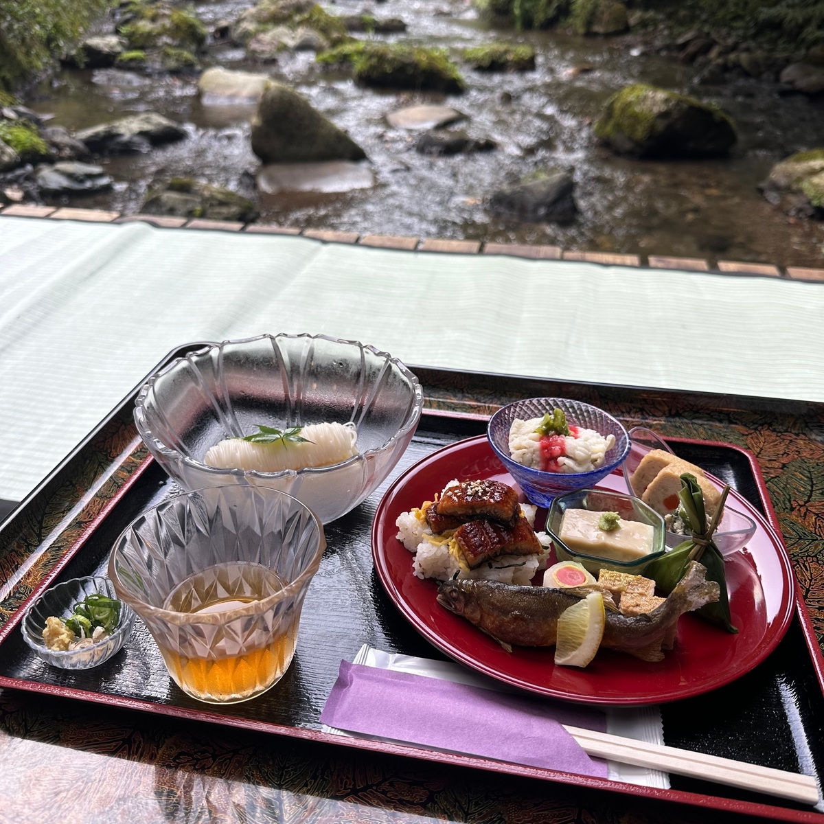 【京都貴船川床】リーズナブルに川床でお食事を楽しめる！古今藤やへ行ってきた❤︎